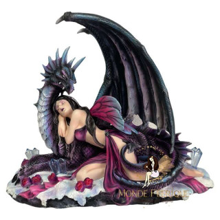 statue fee geante avec dragon